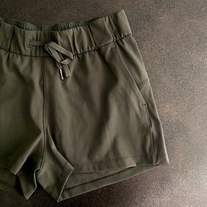 Lululemon On the Fly Woven Short (2.5 inch)